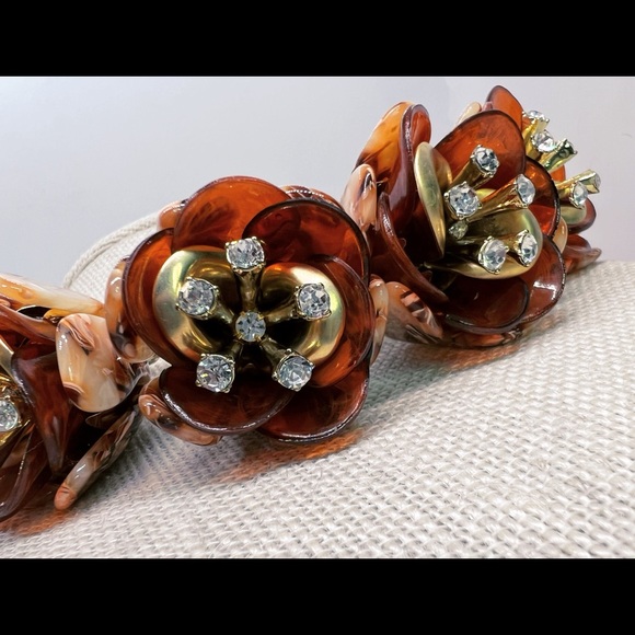 White House Black Market Boutique Acrylic & Rhinestone Floral Statement Necklace - Picture 3 of 5